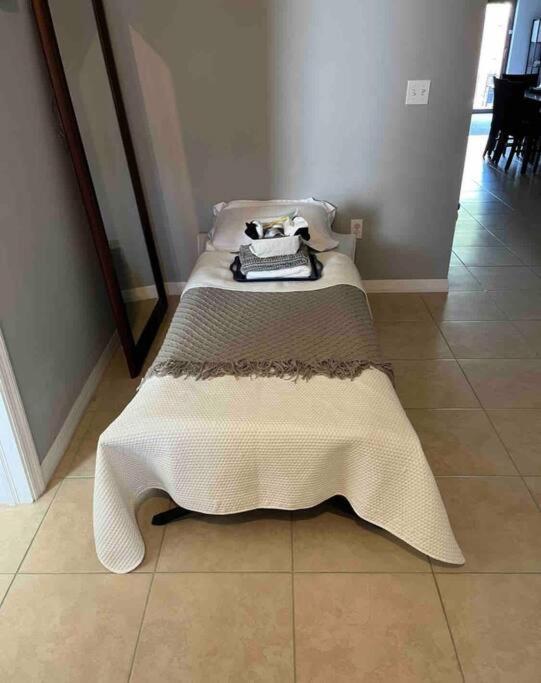Debbie'S 3-Bedroom Apartment In A Duplex Κέιπ Κόραλ Εξωτερικό φωτογραφία