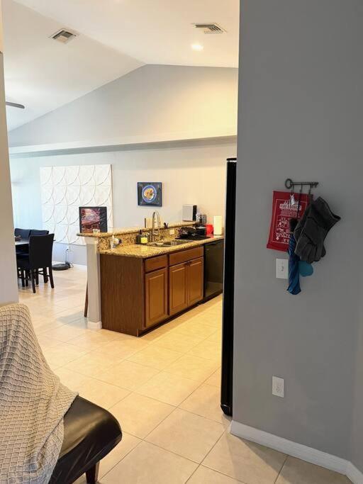 Debbie'S 3-Bedroom Apartment In A Duplex Κέιπ Κόραλ Εξωτερικό φωτογραφία